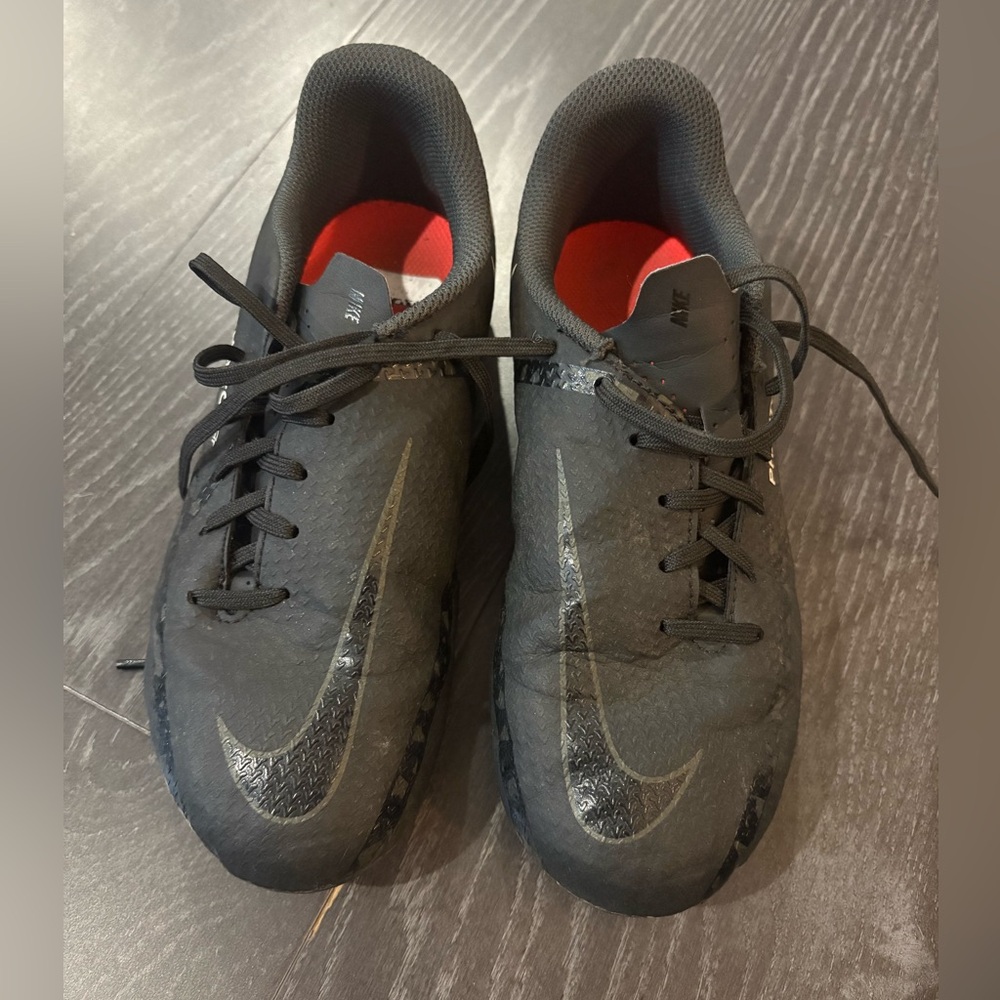 Nike Phantom Boy’s Black Cleats, Size 3.5Y
